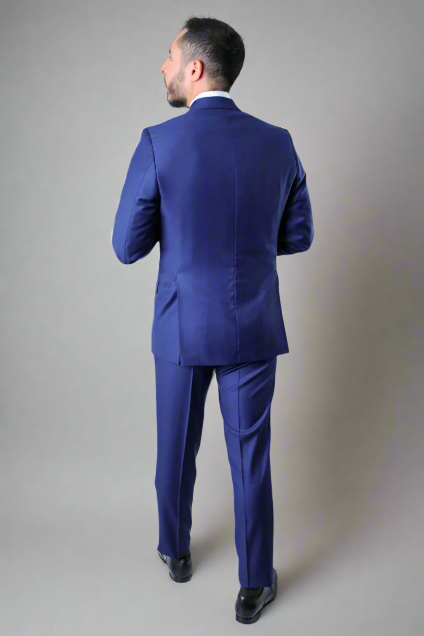 Marineblauer Anzug mit fallendem Revers